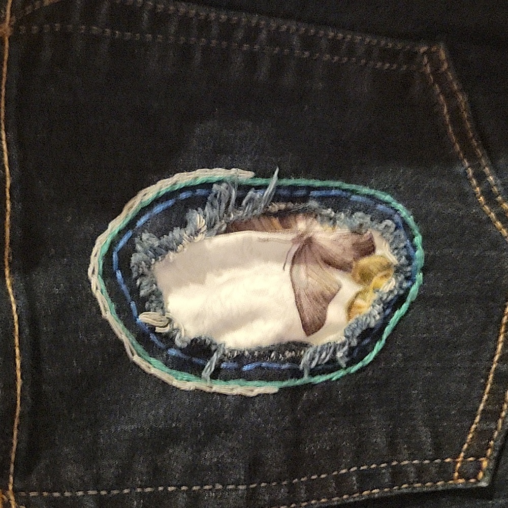 Upcycled Molly Made It floral applique & embroidery blue jeans - Picture 17 of 17